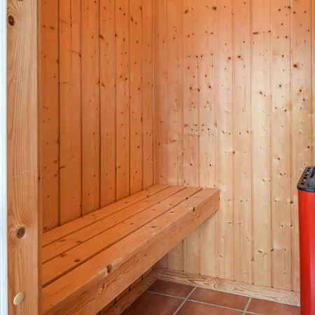 Beautiful Home In Blavand With Sauna 度假居 *
